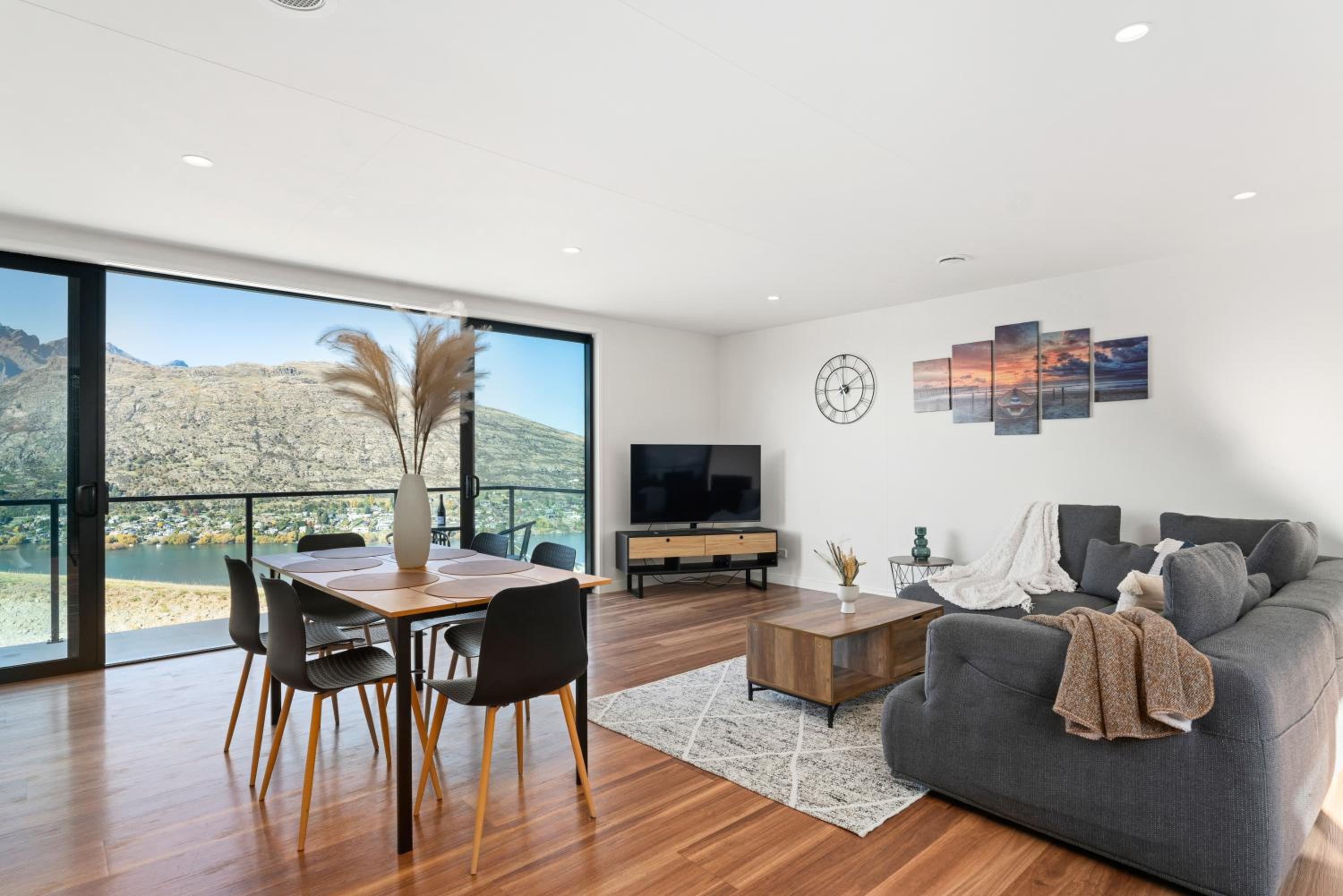 Style & Tranquillity - 4 Bedroom House
