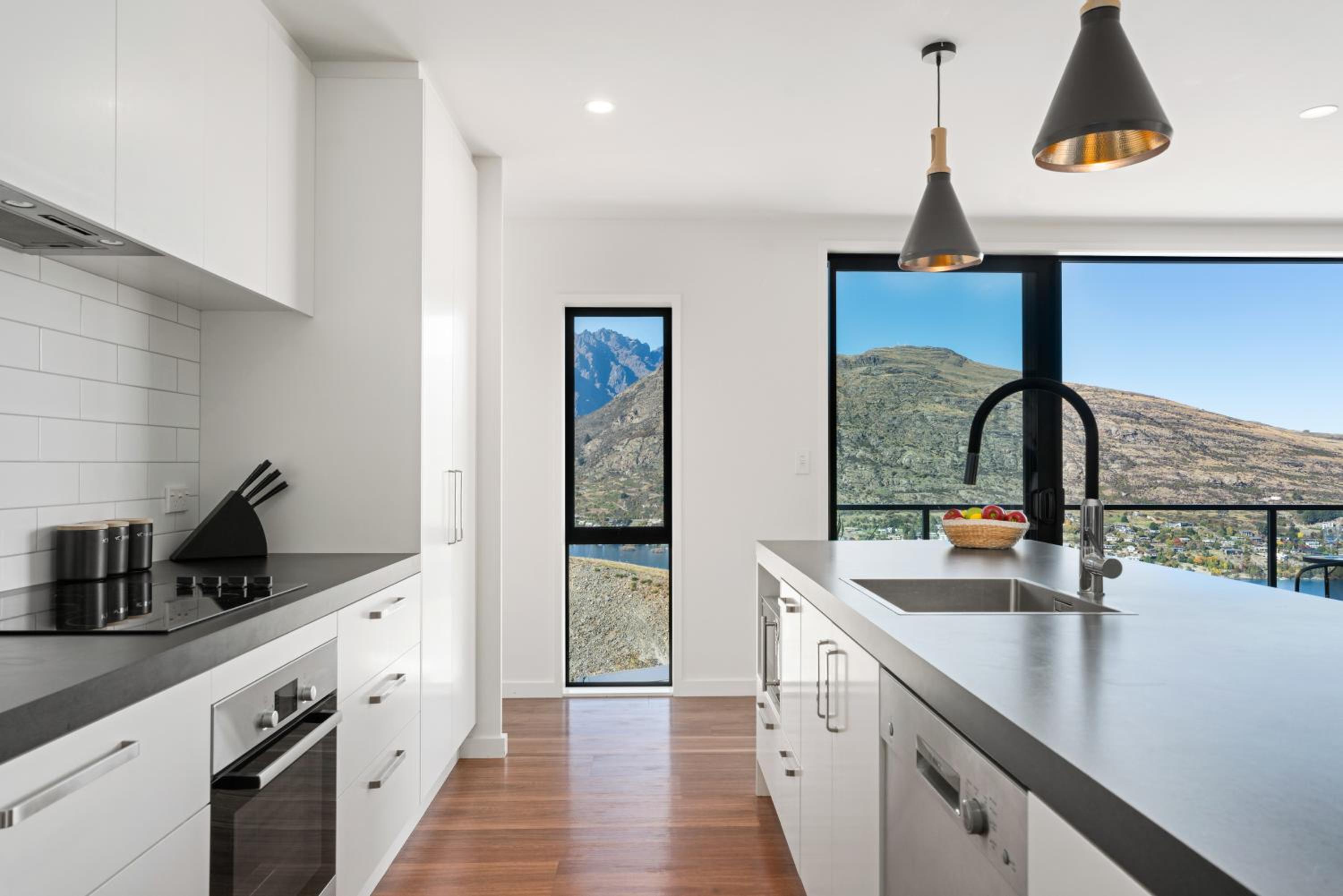 Style & Tranquillity - 4 Bedroom House