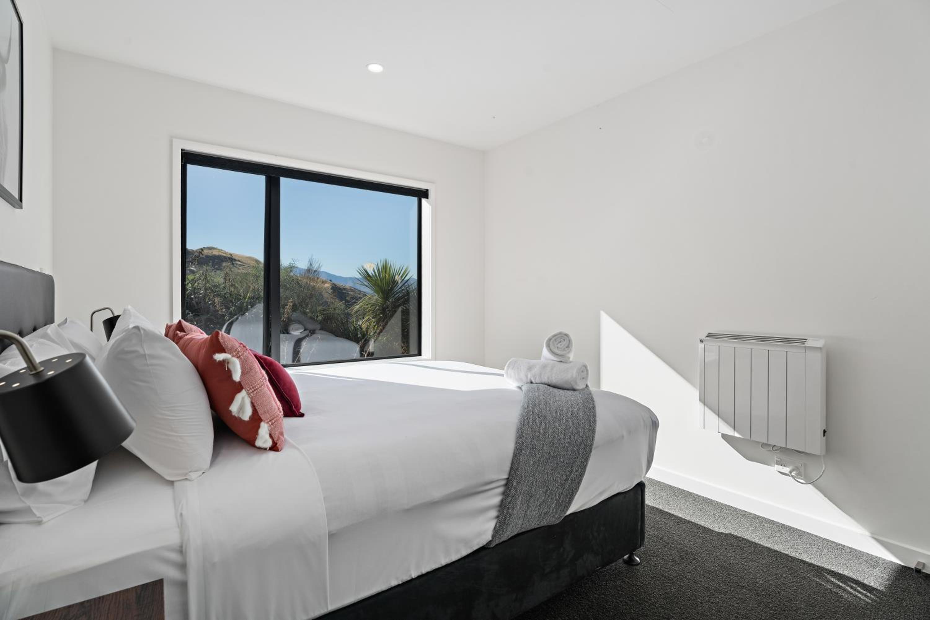 Style & Tranquillity - 4 Bedroom House
