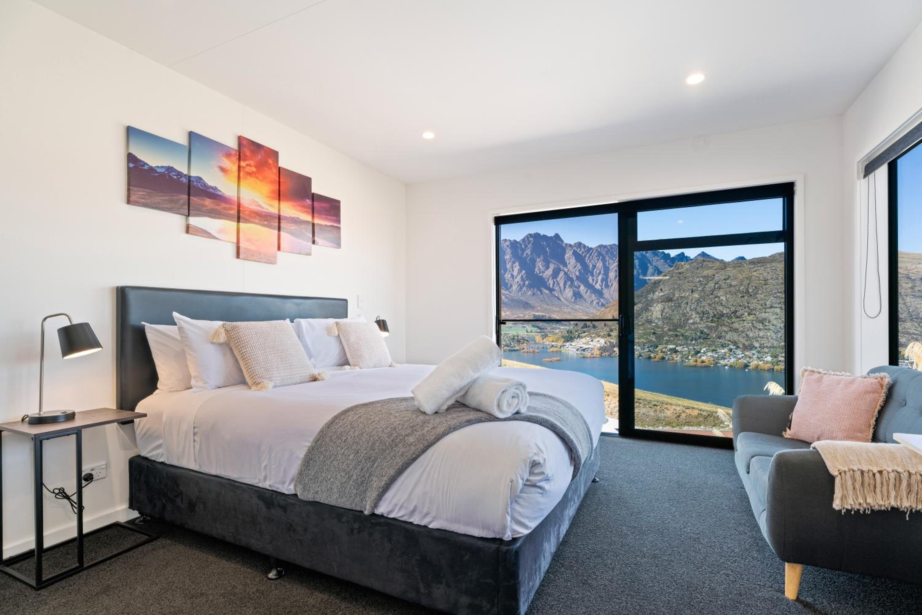 Style & Tranquillity - 4 Bedroom House