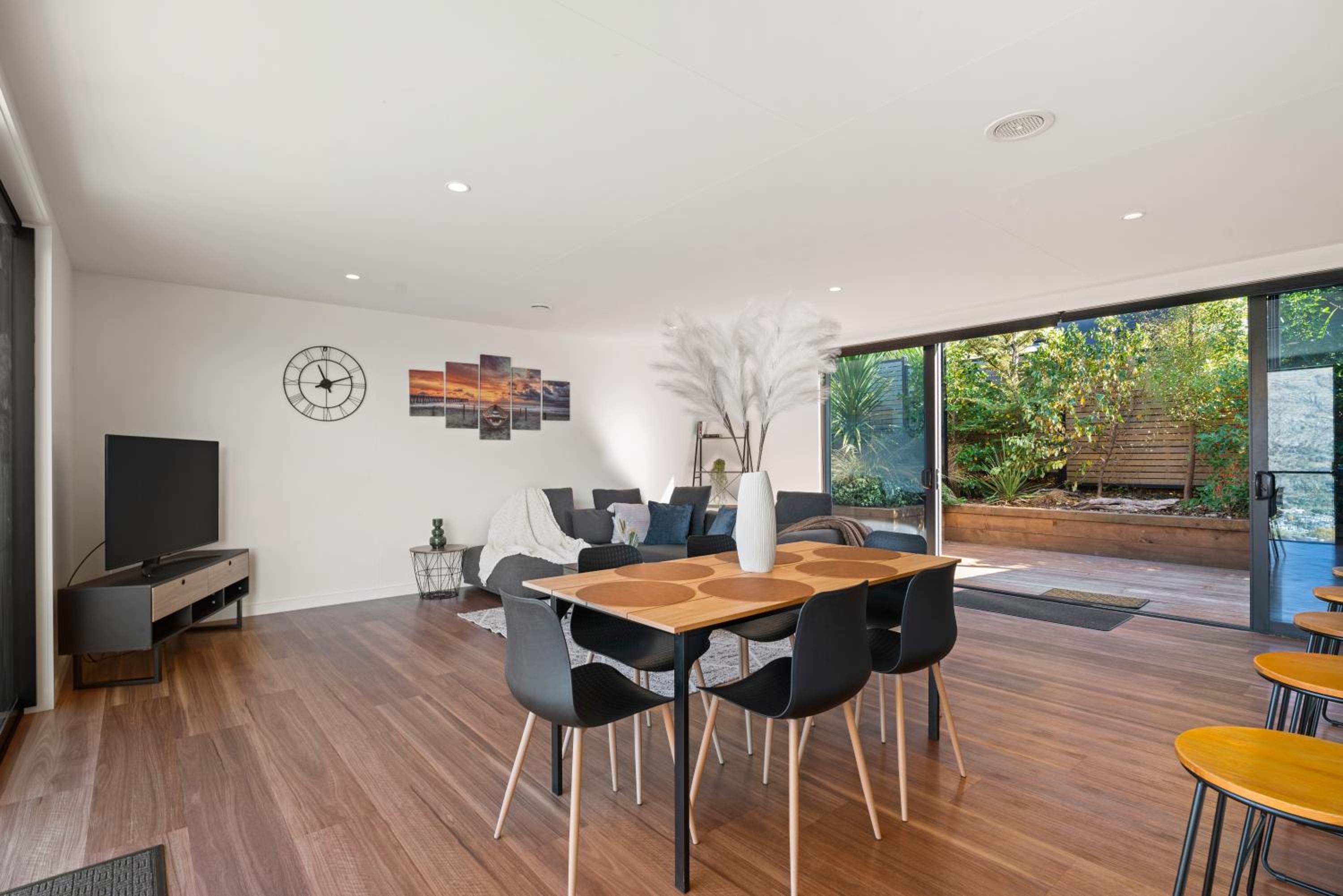 Style & Tranquillity - 4 Bedroom House