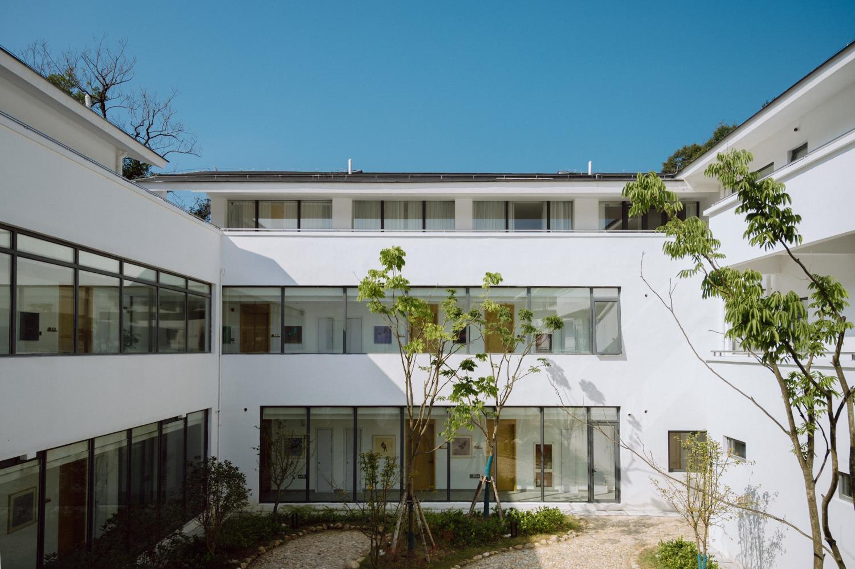 Brandy Manor Wild Luxury B&B - Jinzhai Branch