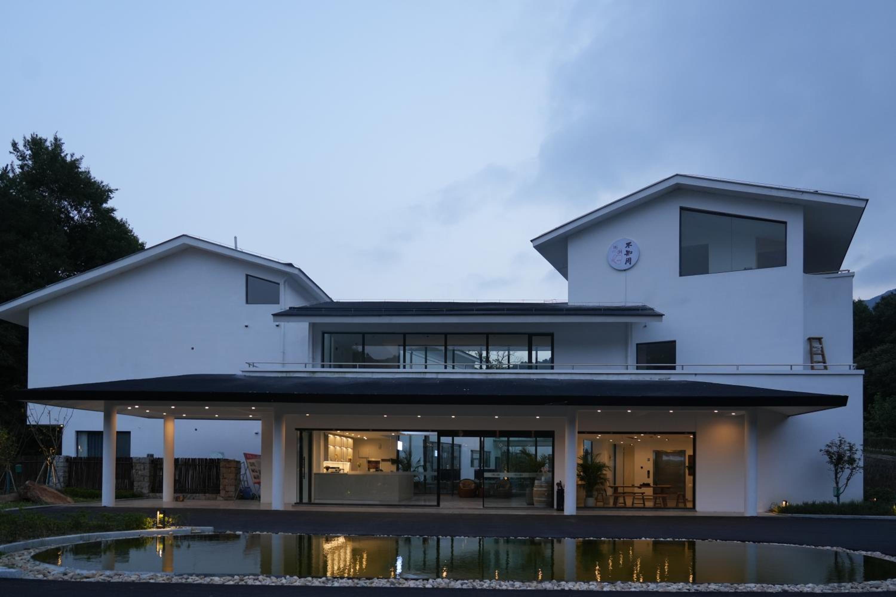 Brandy Manor Wild Luxury B&B - Jinzhai Branch