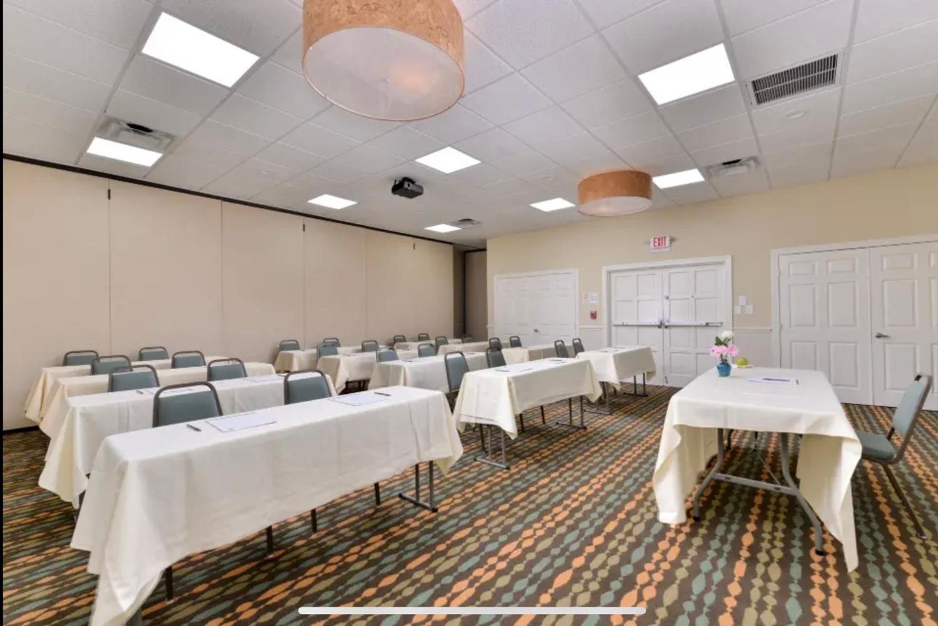 Red Roof Inn PLUS & Suites Tampa - Busch Gardens, Photo 26