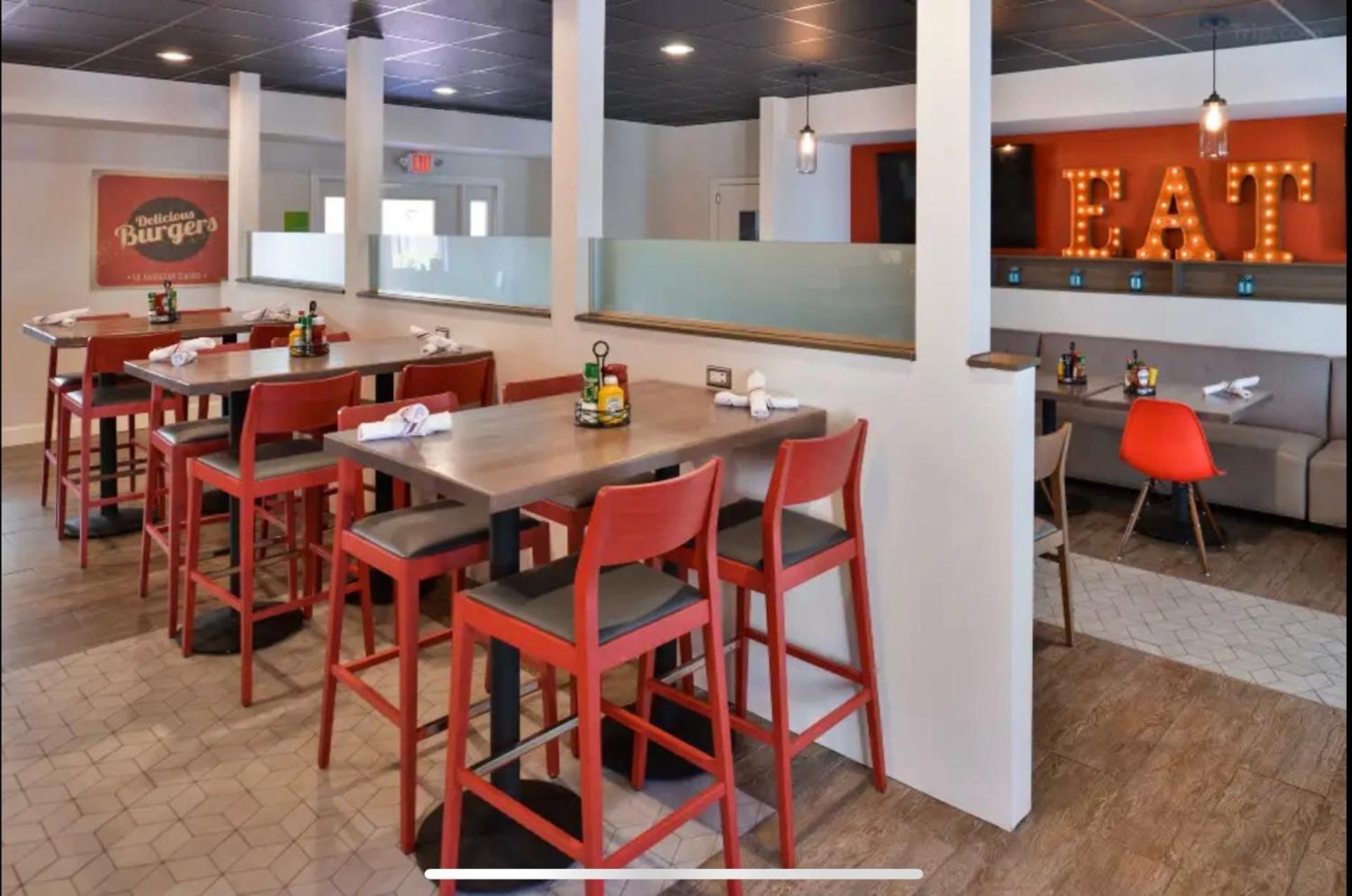 Red Roof Inn PLUS & Suites Tampa - Busch Gardens, Photo 28