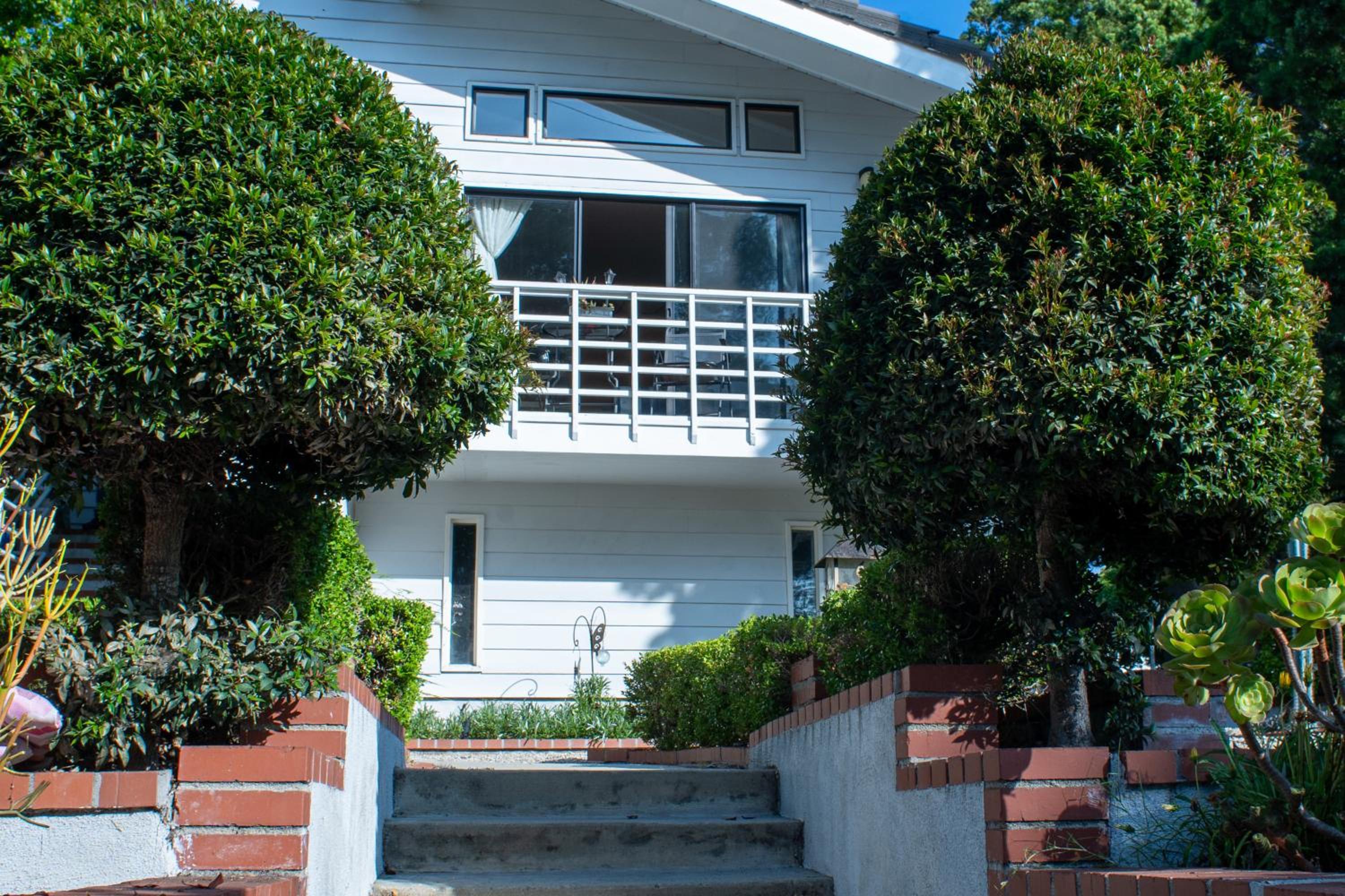 Large Luxury Studio with View in Santa Monica