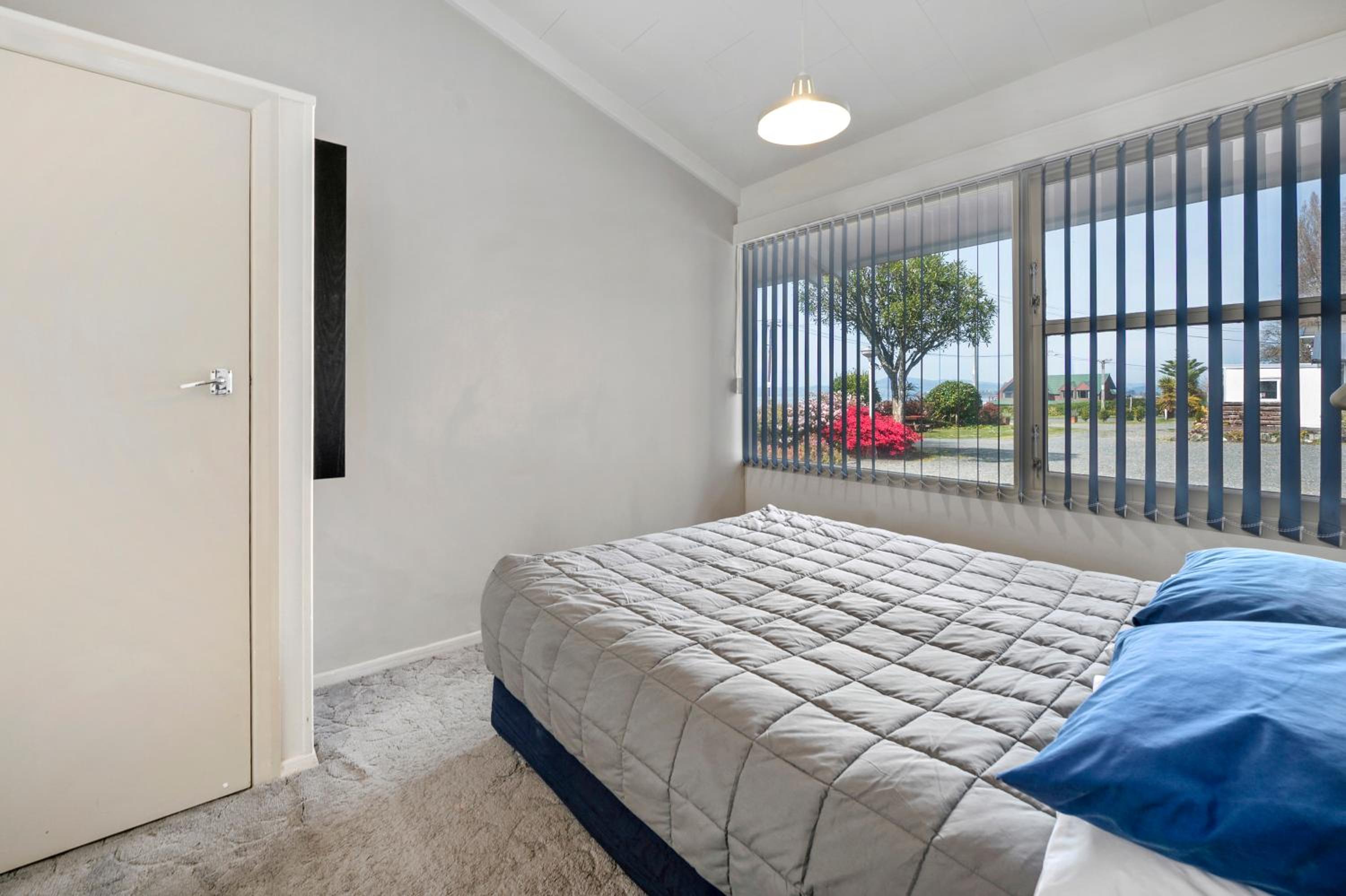 Jack & Di's Waiteti Lakefront Motel