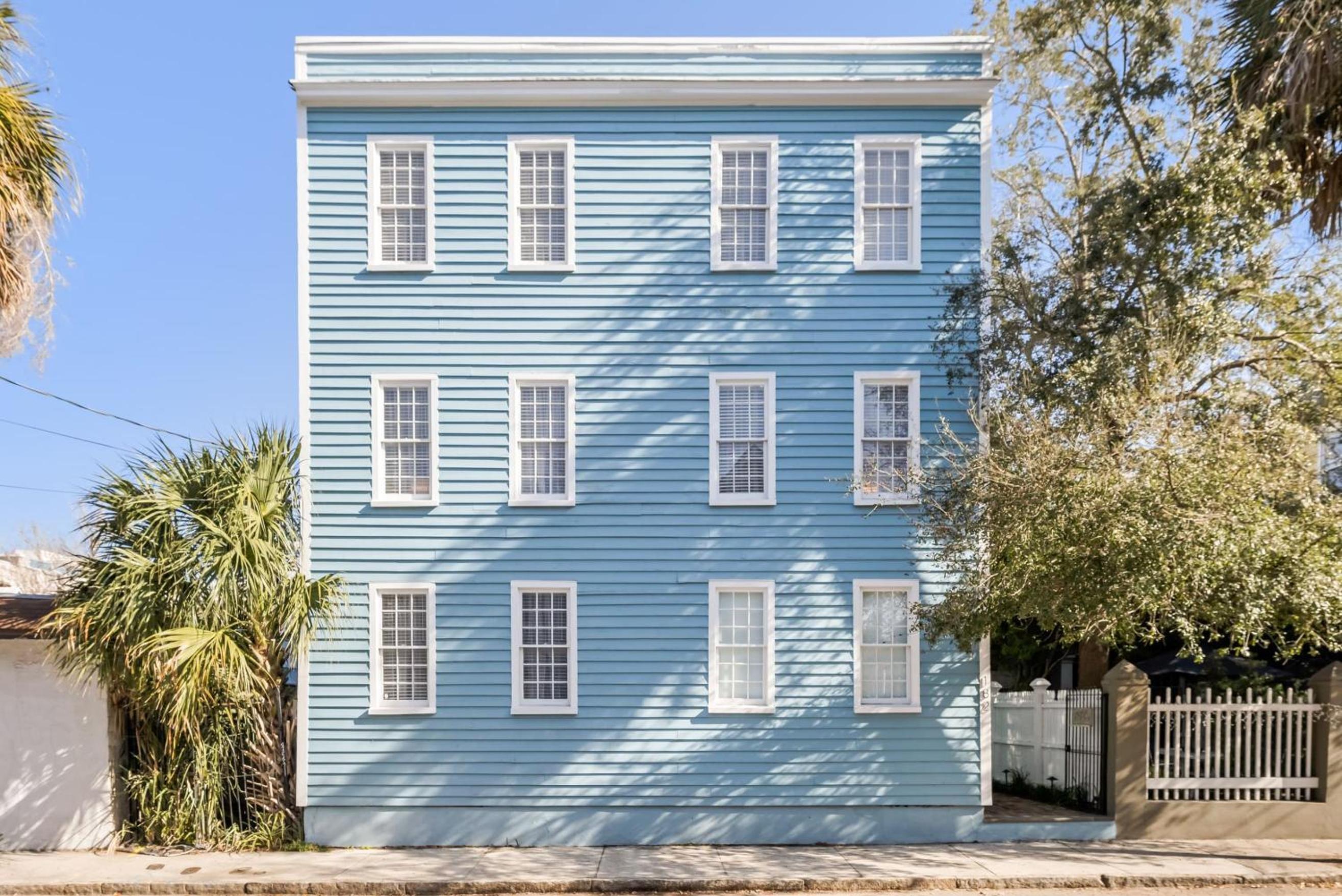 Stunning Secret Courtyard - 1 BLOCK TO KING
