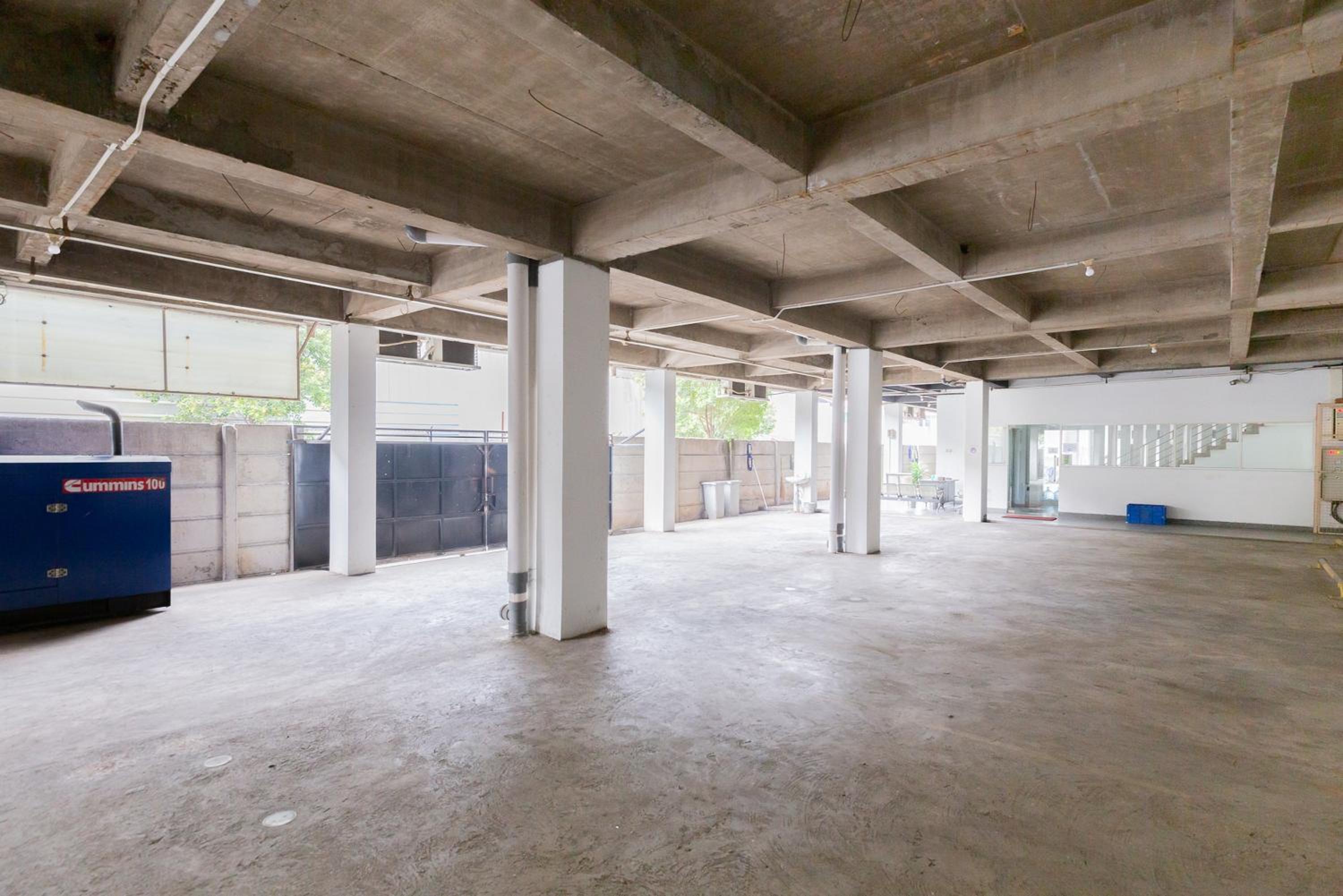 RedDoorz Plus near Living Plaza Jababeka