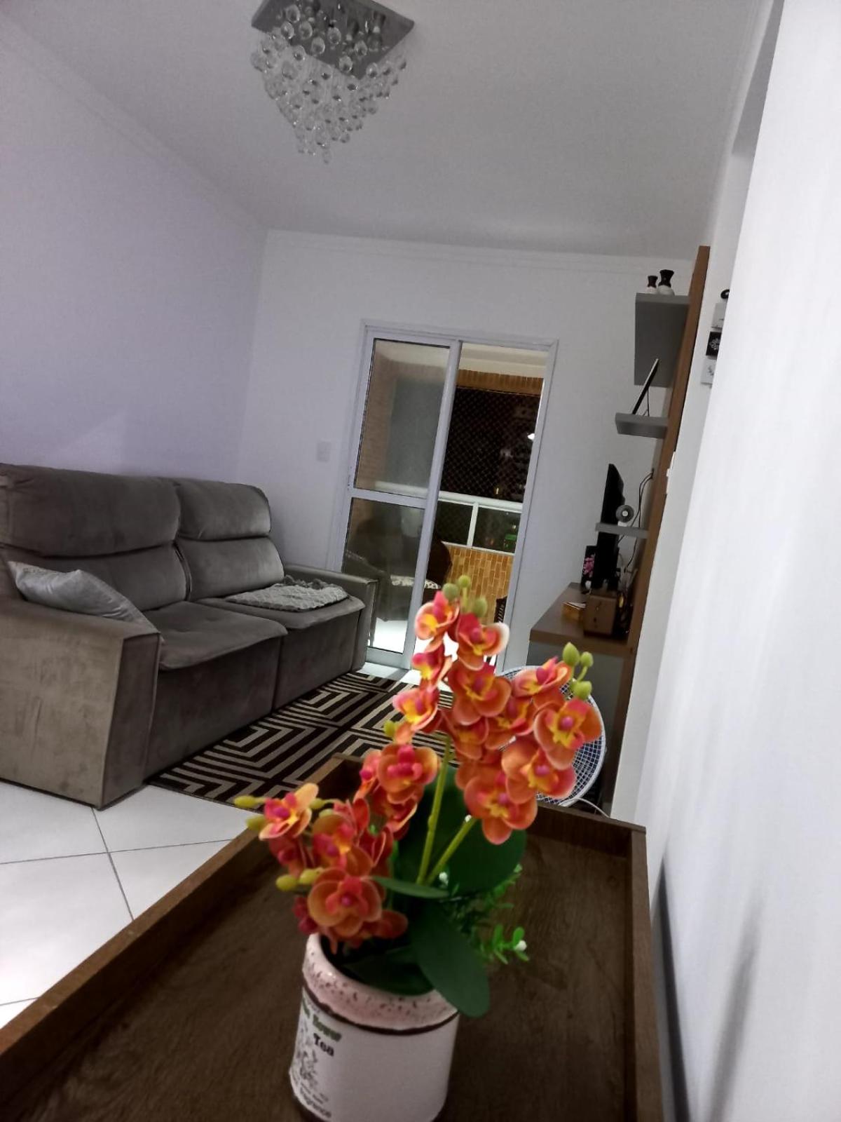 Apto Alto padrão com grande sacada 1 quadra e meia da Praia (Ocian)
