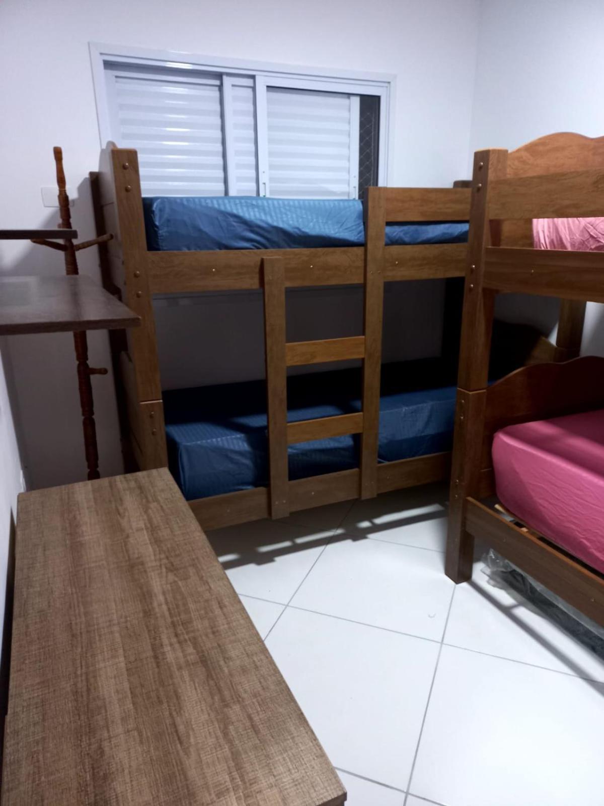 Apto Alto padrão com grande sacada 1 quadra e meia da Praia (Ocian)