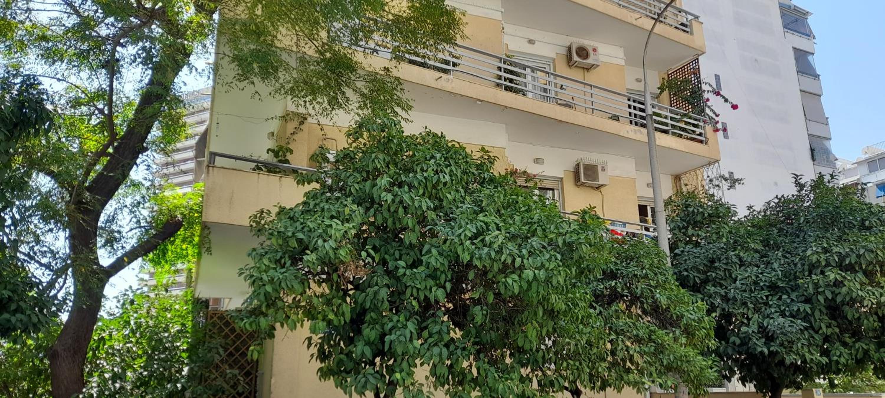 Apartment with a green balcony in Athens