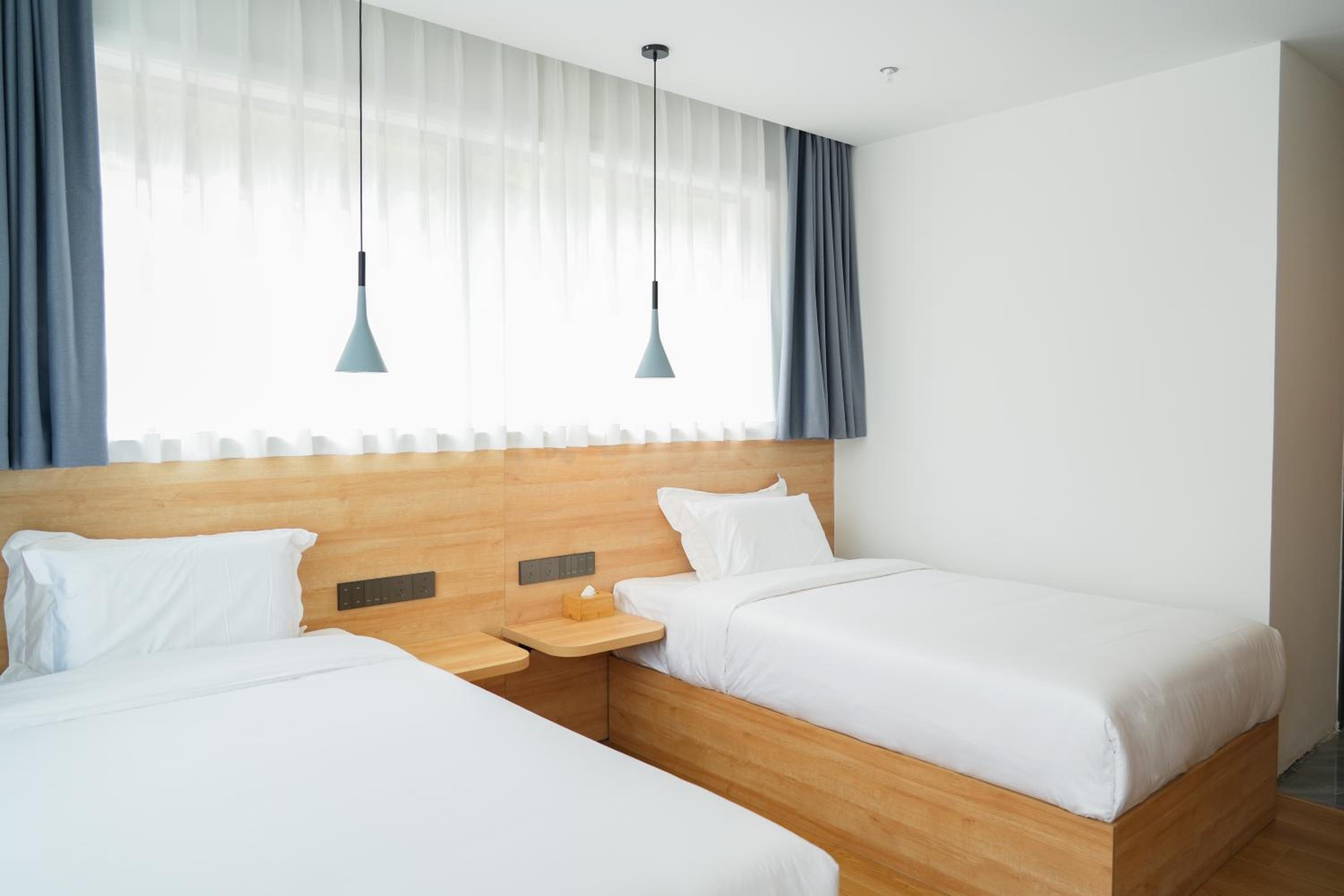 Brandy Manor Wild Luxury B&B - Jinzhai Branch