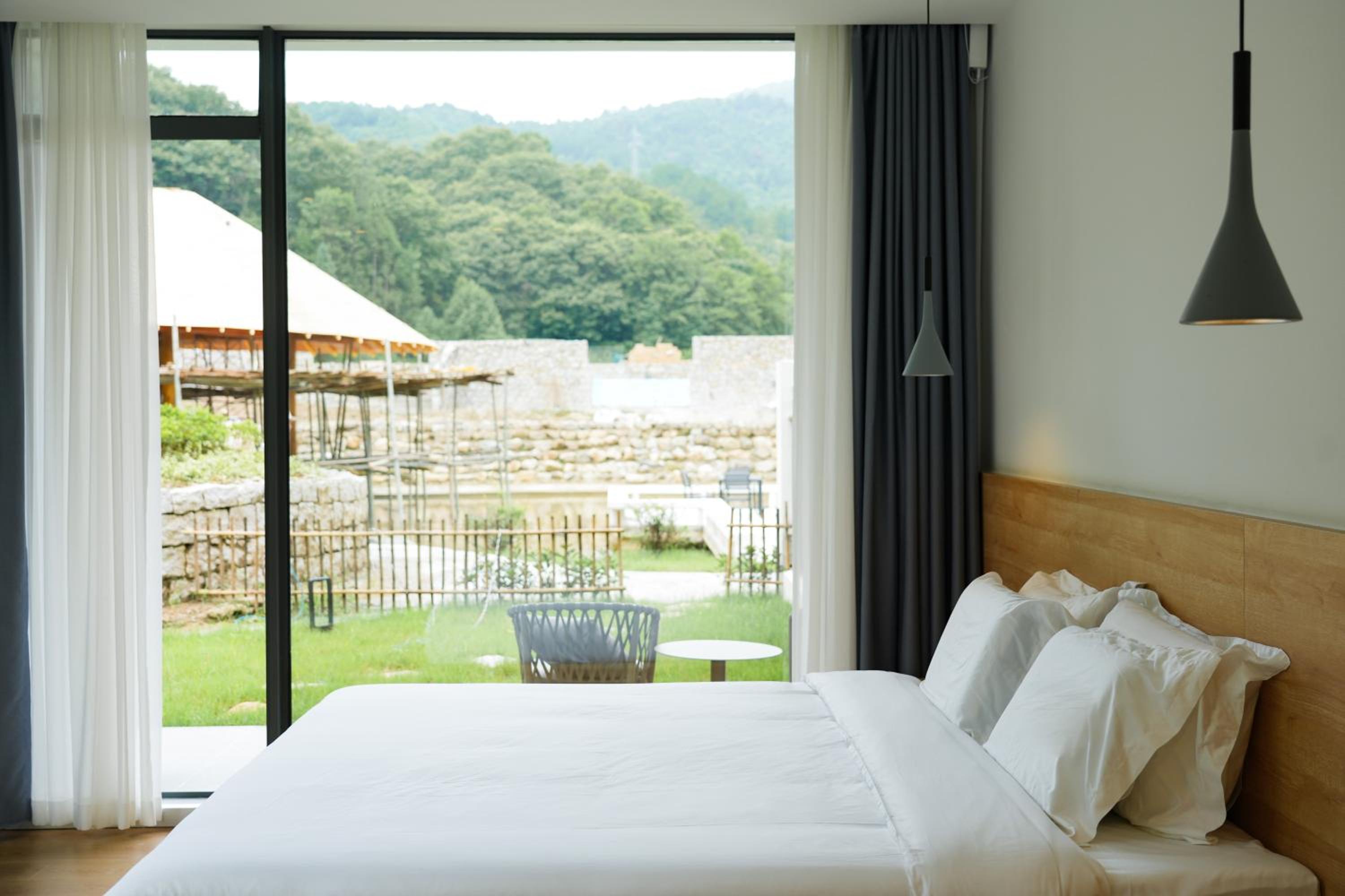 Brandy Manor Wild Luxury B&B - Jinzhai Branch
