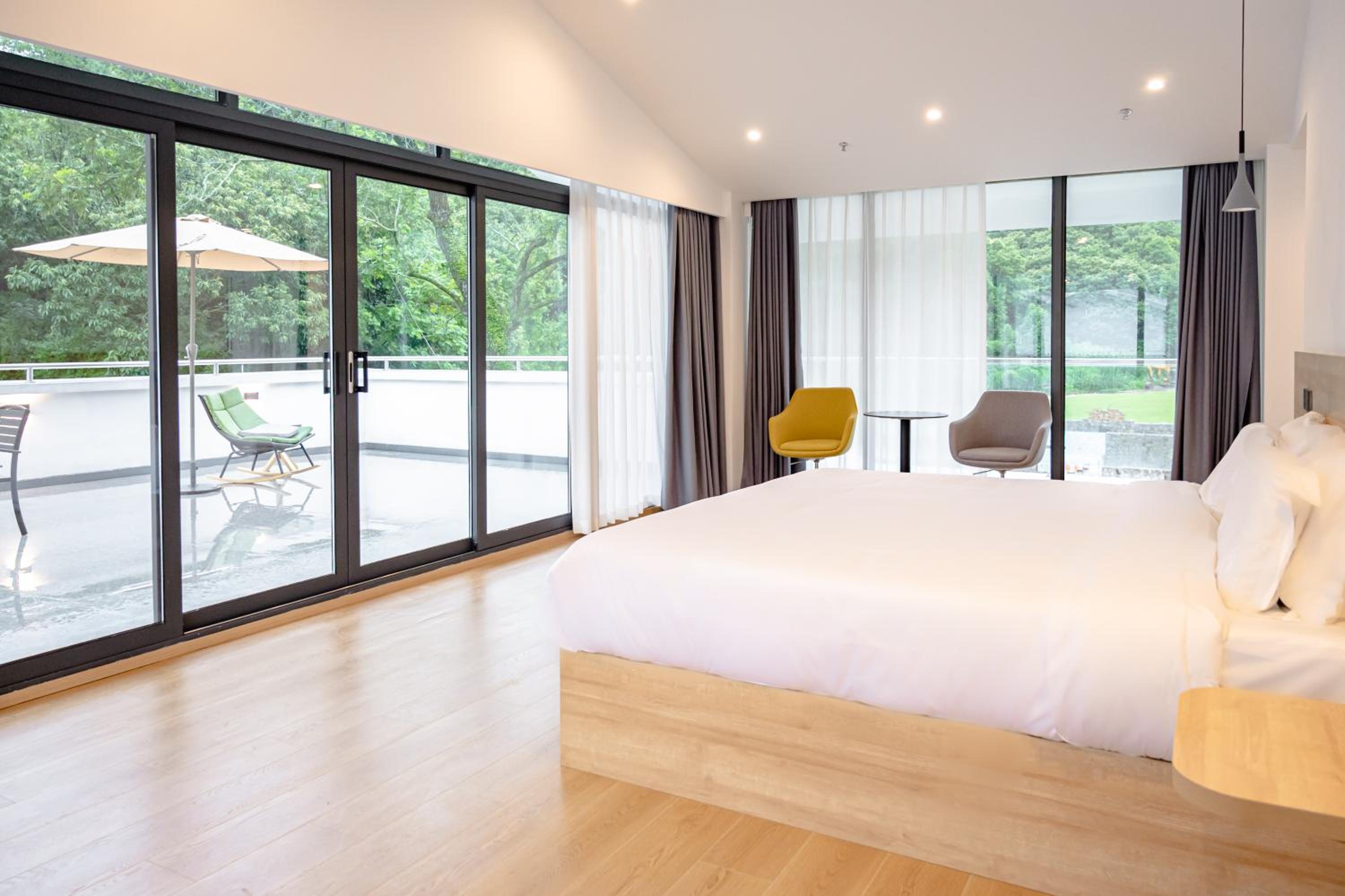 Brandy Manor Wild Luxury B&B - Jinzhai Branch