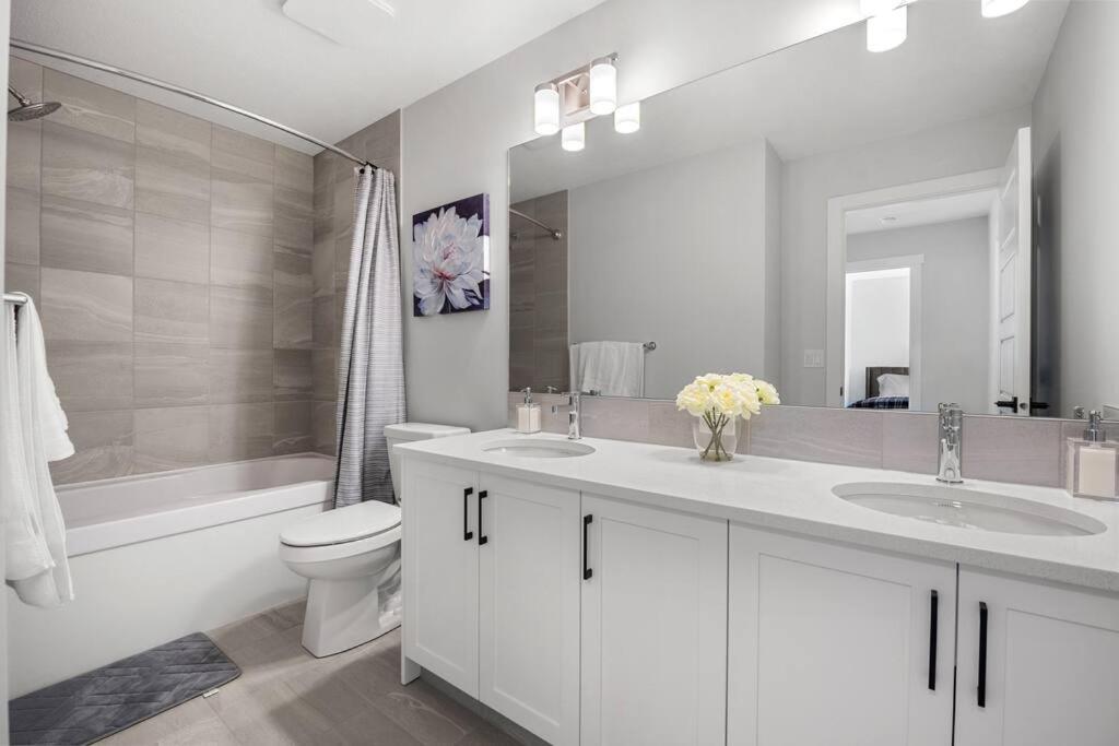 Bright & Spacious 3 Beds Luxury Home in SE Calgary