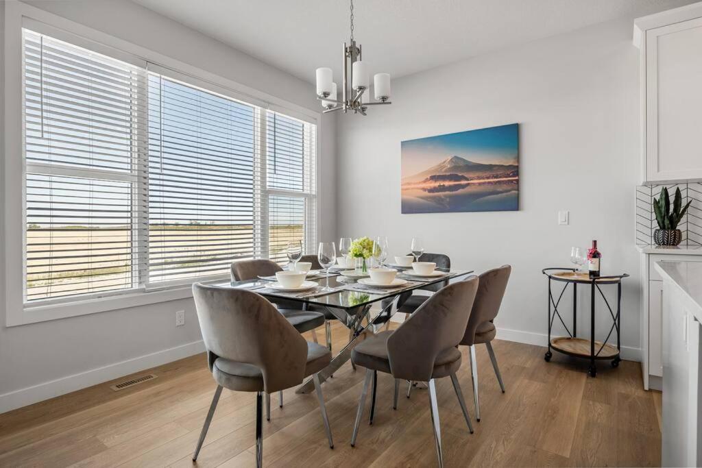 Bright & Spacious 3 Beds Luxury Home in SE Calgary