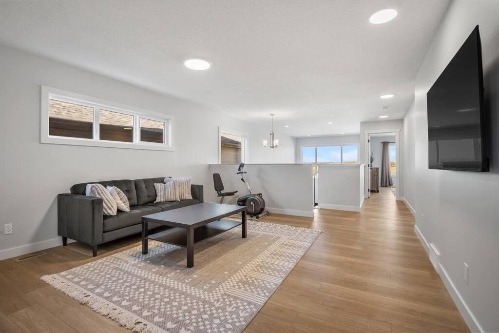 Bright & Spacious 3 Beds Luxury Home in SE Calgary