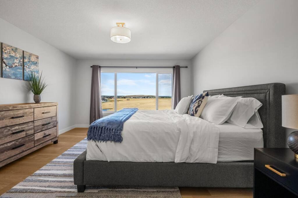 Bright & Spacious 3 Beds Luxury Home in SE Calgary
