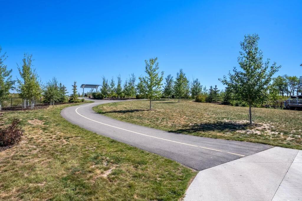 Bright & Spacious 3 Beds Luxury Home in SE Calgary