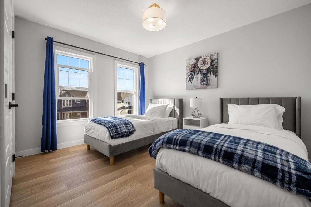 Bright & Spacious 3 Beds Luxury Home in SE Calgary