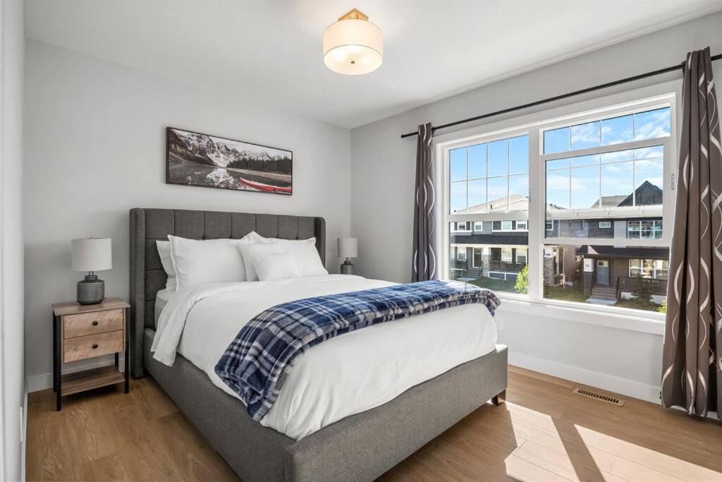 Bright & Spacious 3 Beds Luxury Home in SE Calgary
