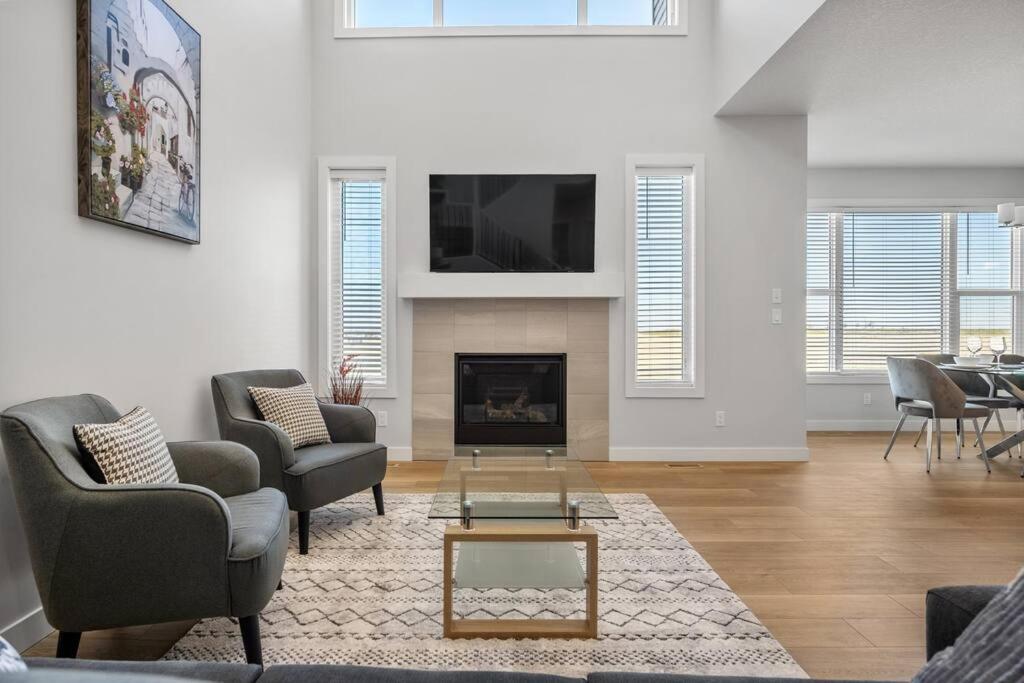 Bright & Spacious 3 Beds Luxury Home in SE Calgary