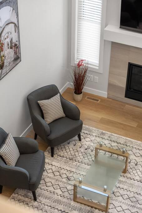 Bright & Spacious 3 Beds Luxury Home in SE Calgary