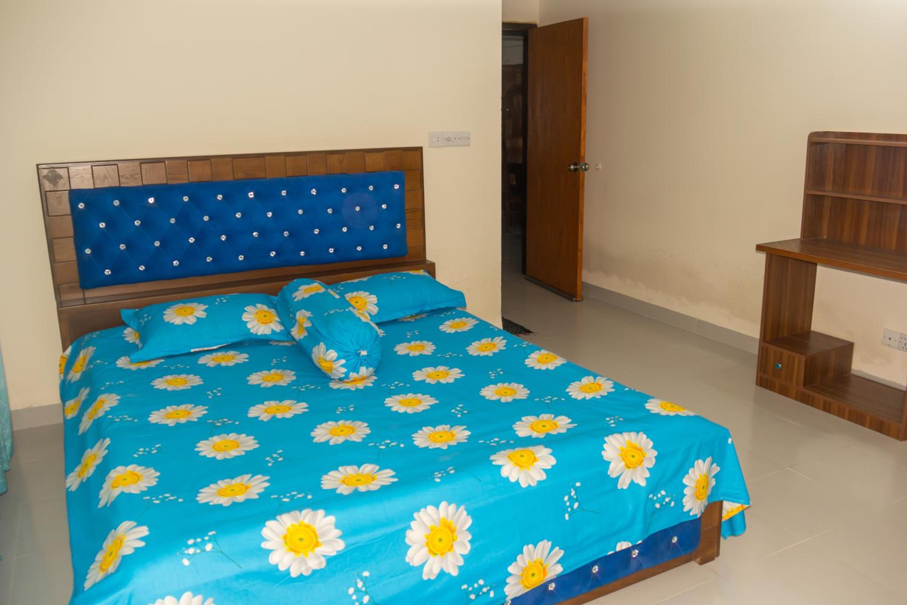 Lovely 3BHK Airport Close Furnished Family Apartment