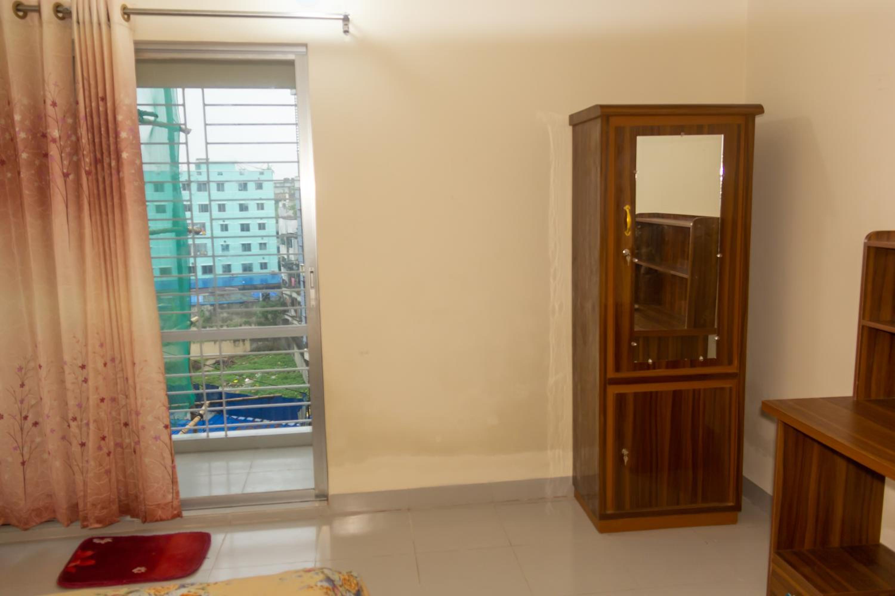 Lovely 3BHK Airport Close Furnished Family Apartment