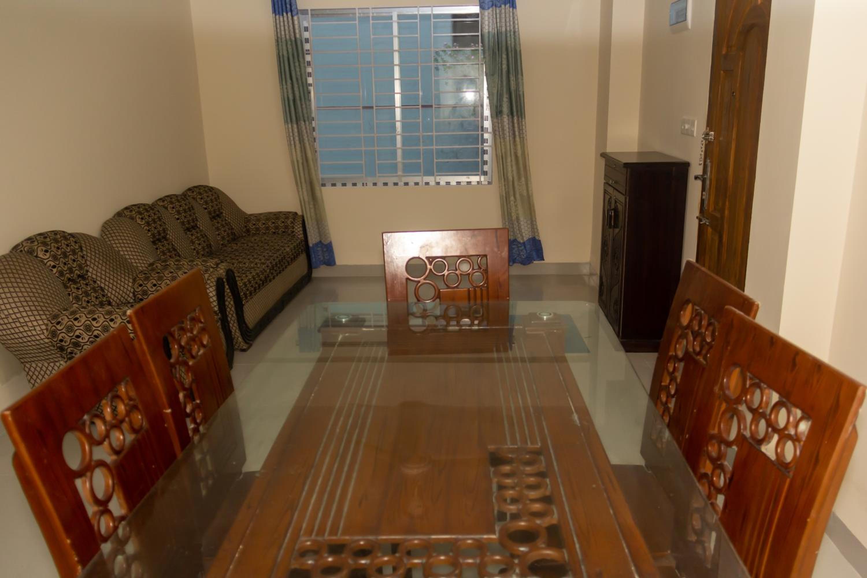 Lovely 3BHK Airport Close Furnished Family Apartment