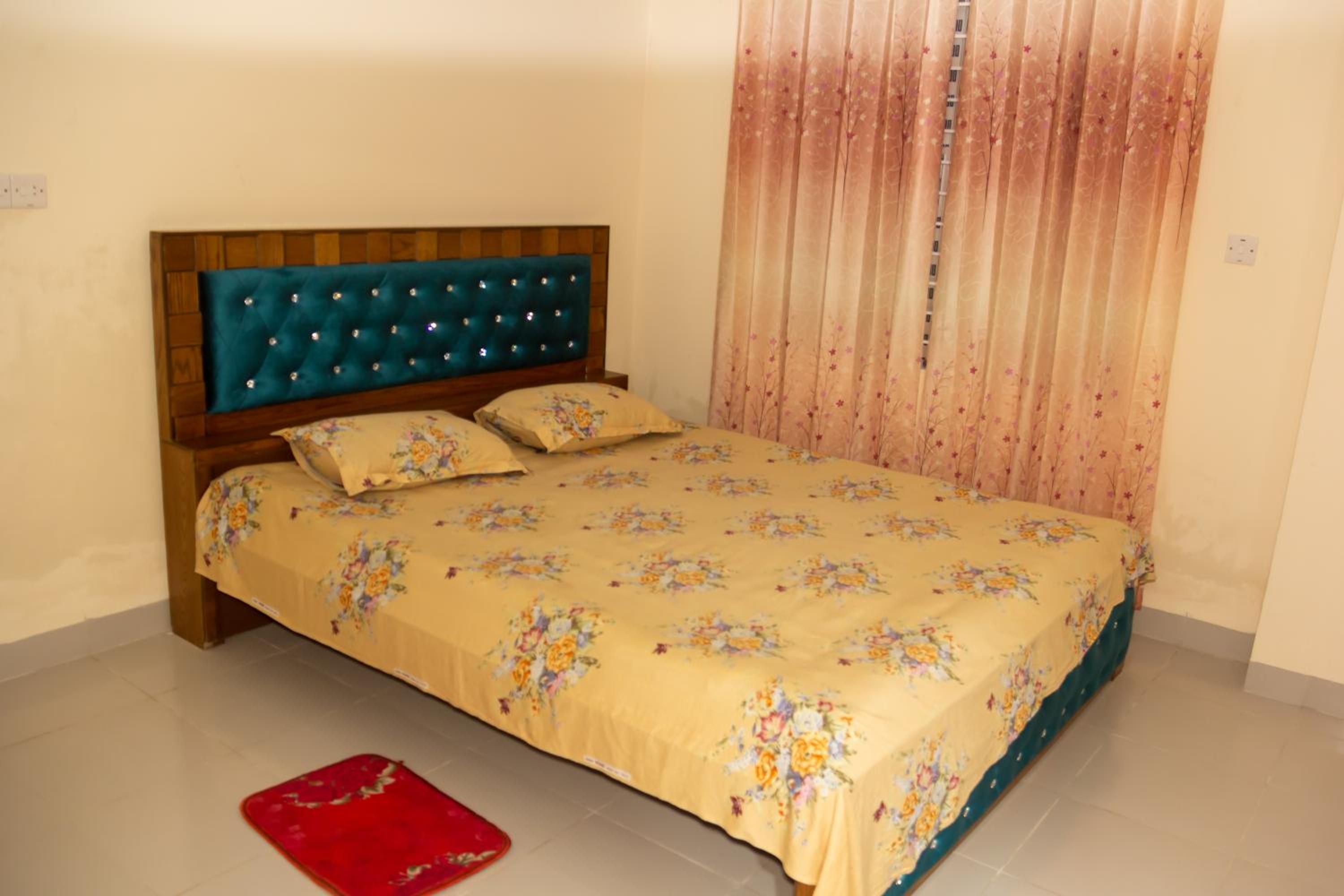Lovely 3BHK Airport Close Furnished Family Apartment