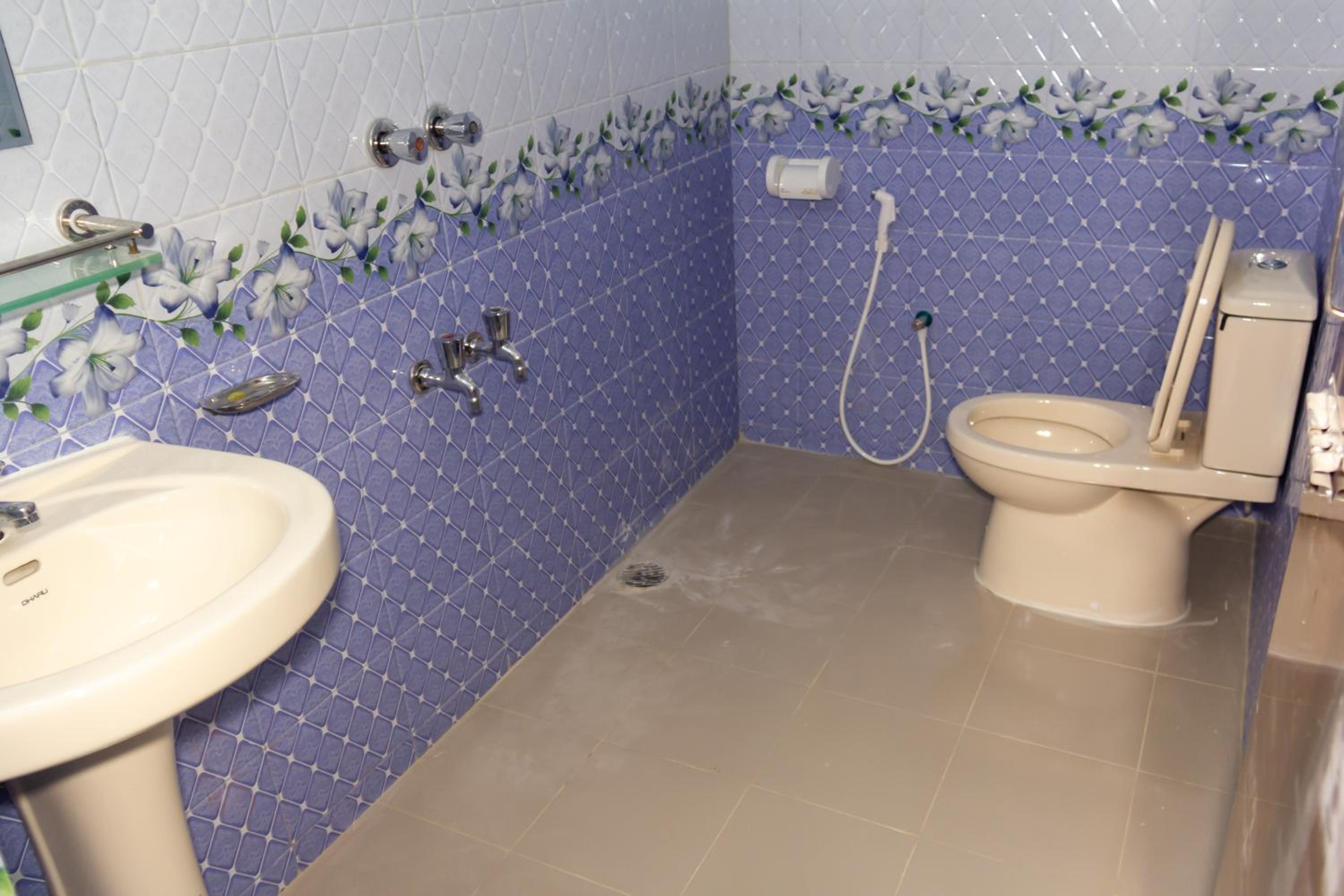 Lovely 3BHK Airport Close Furnished Family Apartment