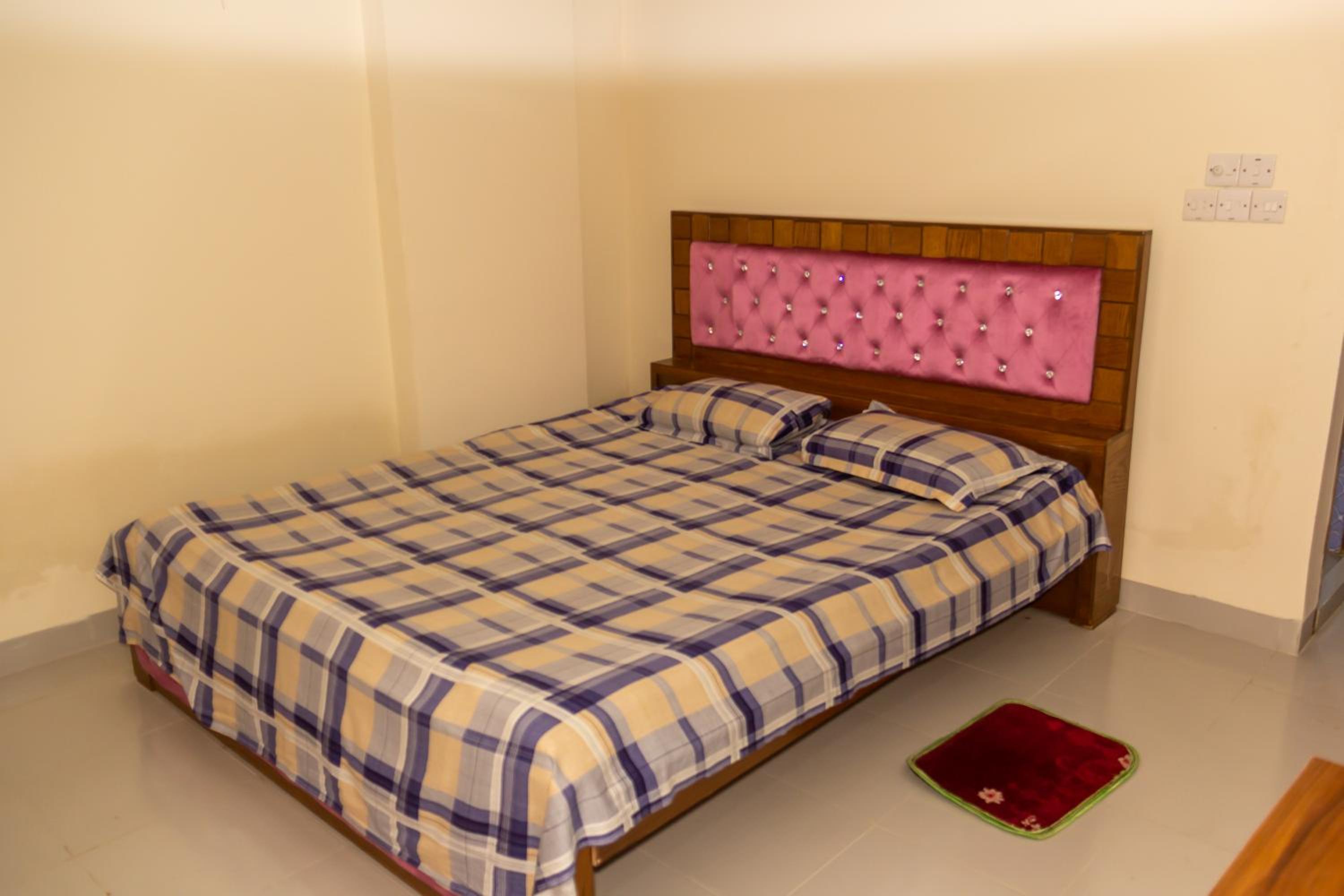 Lovely 3BHK Airport Close Furnished Family Apartment