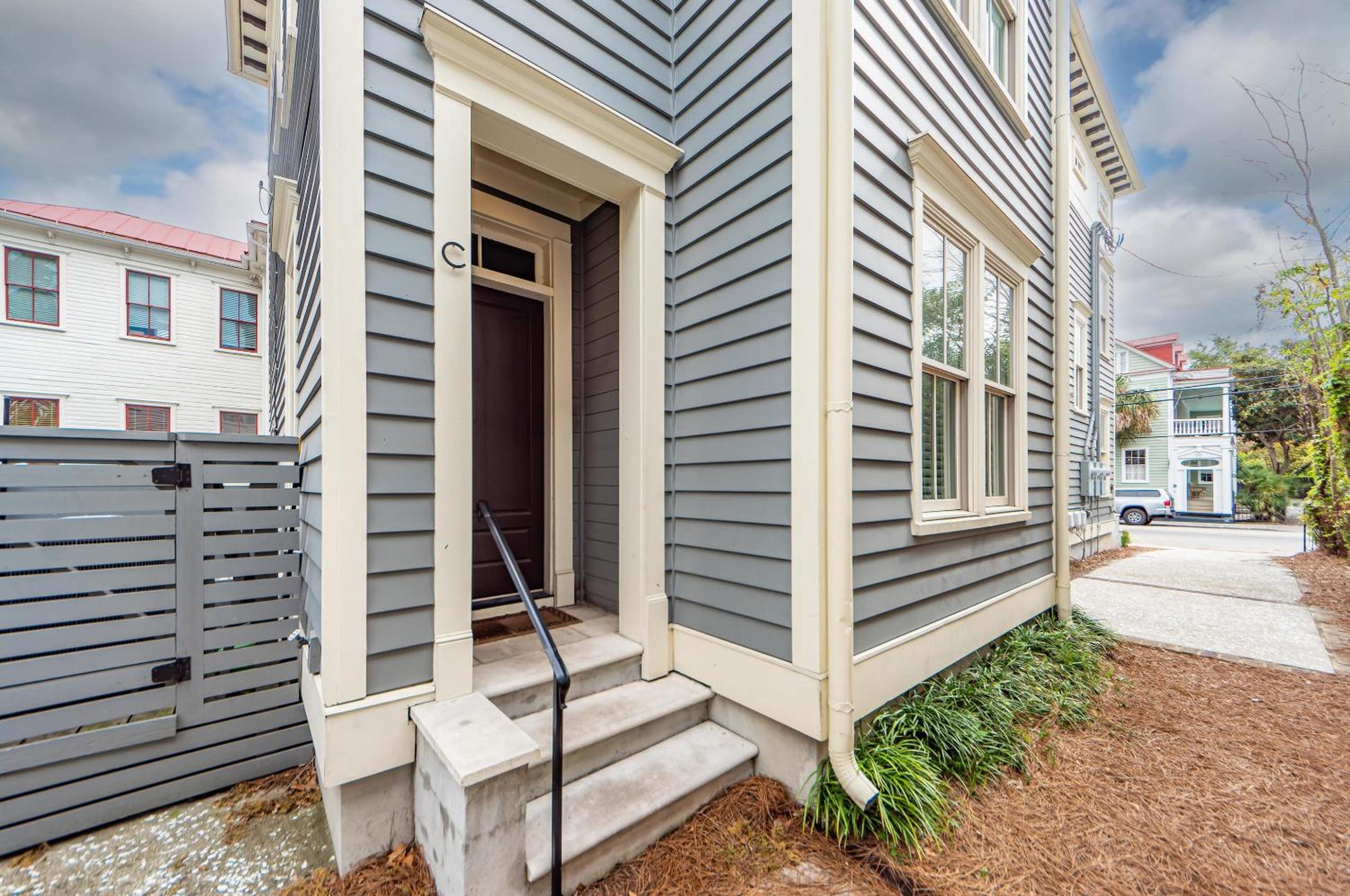 Secluded Courtyard & Parking - 2 Blocks to King view 4
