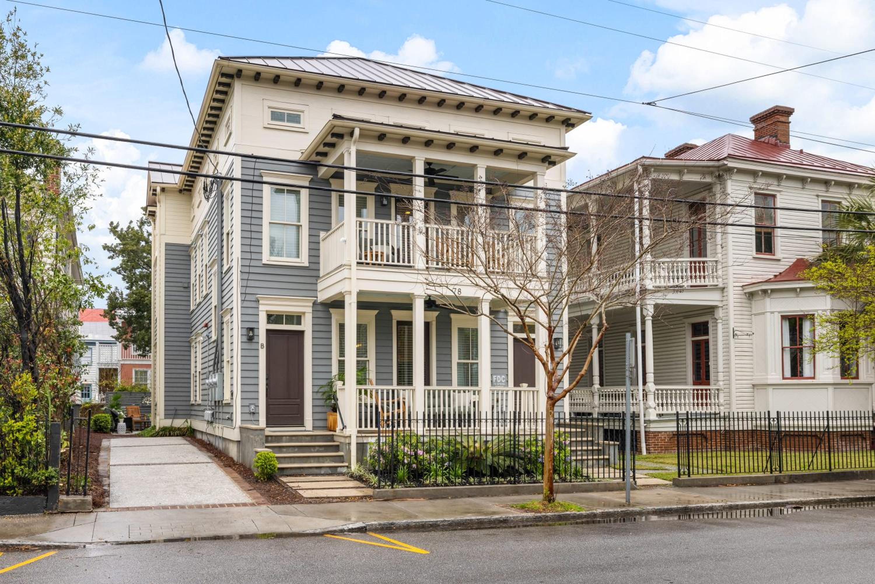 Secluded Courtyard & Parking - 2 Blocks to King view 3