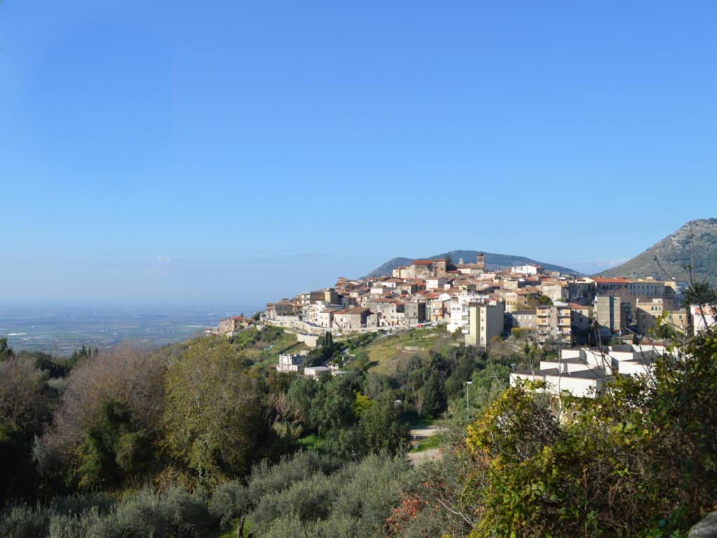 Casa Comoda Con Vasti Spazi Esterni