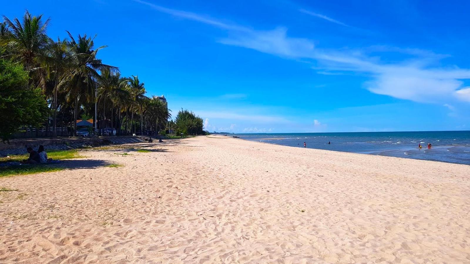 Beachfront Apartment with Balcony, Sea View & Pool View - Cha Am - Hua Hin