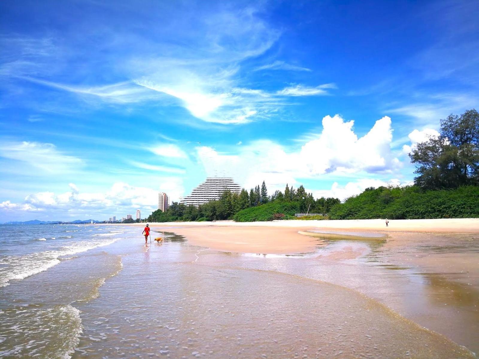 Beachfront Apartment with Balcony, Sea View & Pool View - Cha Am - Hua Hin