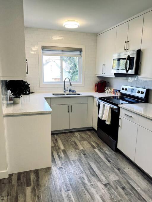Walking distance to St Boniface, easy parking