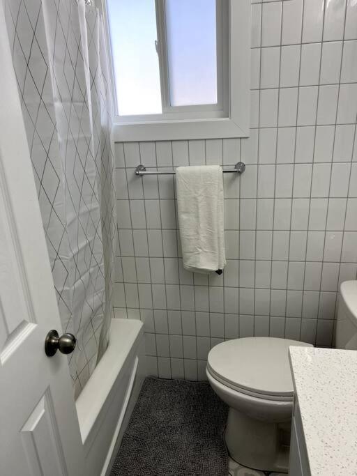 Walking distance to St Boniface, easy parking