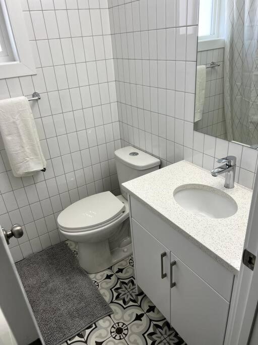 Walking distance to St Boniface, easy parking