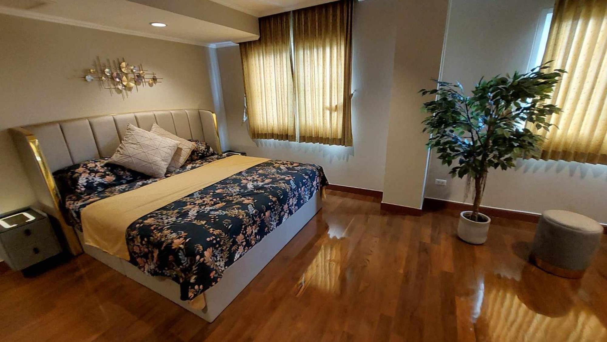 Beachfront Apartment with Balcony, Sea View & Pool View - Cha Am - Hua Hin