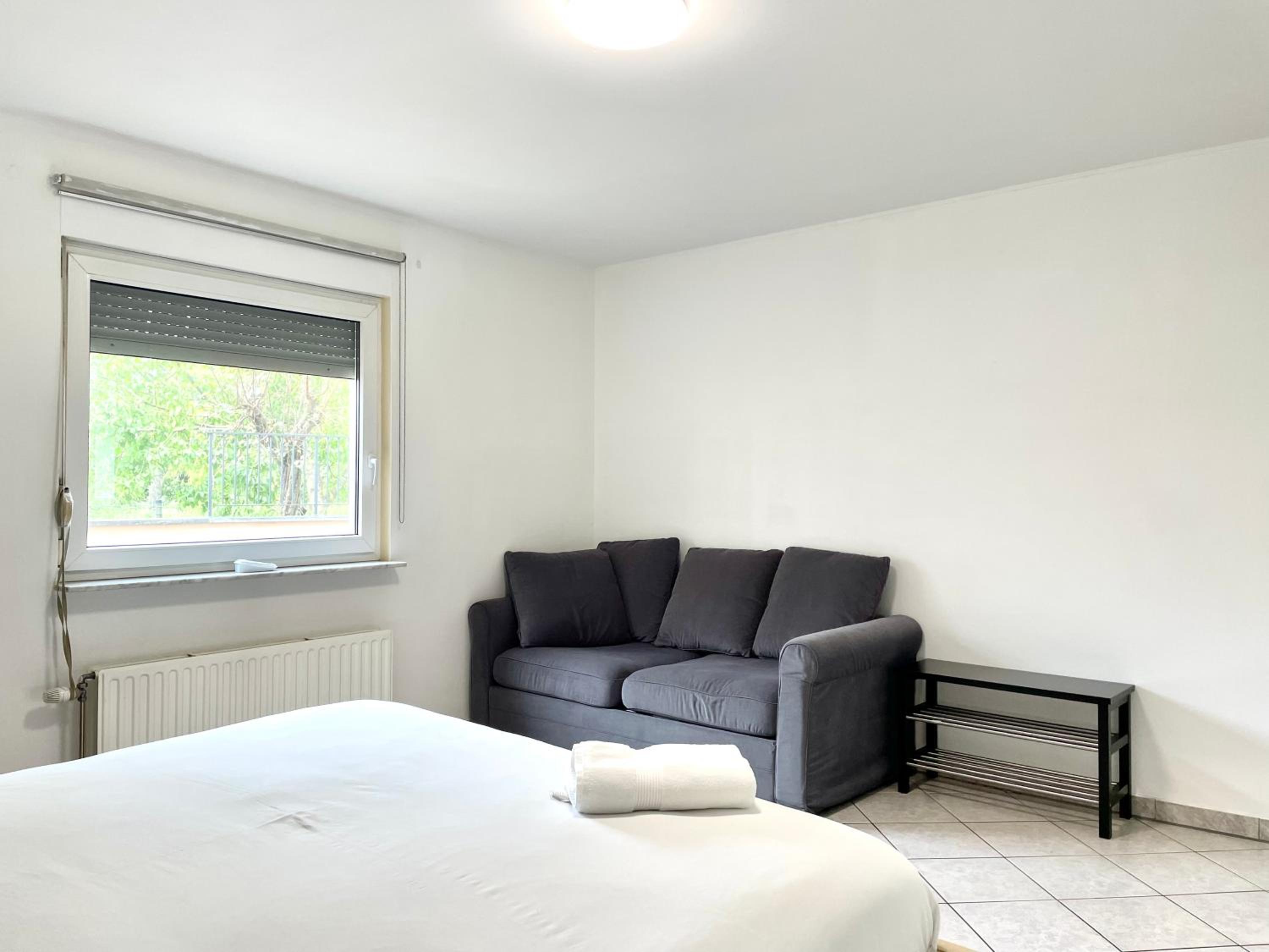 Large Room in Schuttrange Free Parking 10mins to Airport Excellent Customer Services
