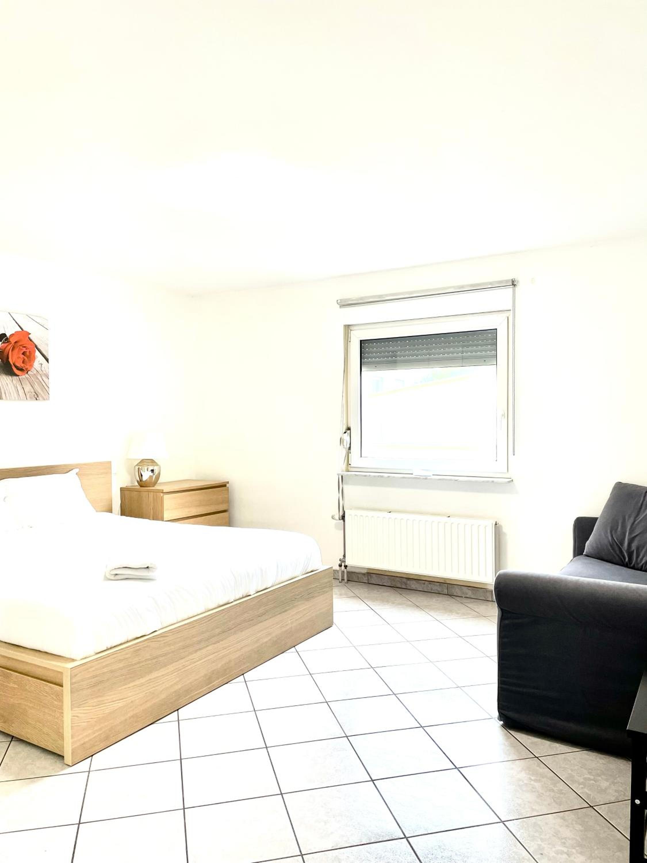 Large Room in Schuttrange Free Parking 10mins to Airport Excellent Customer Services