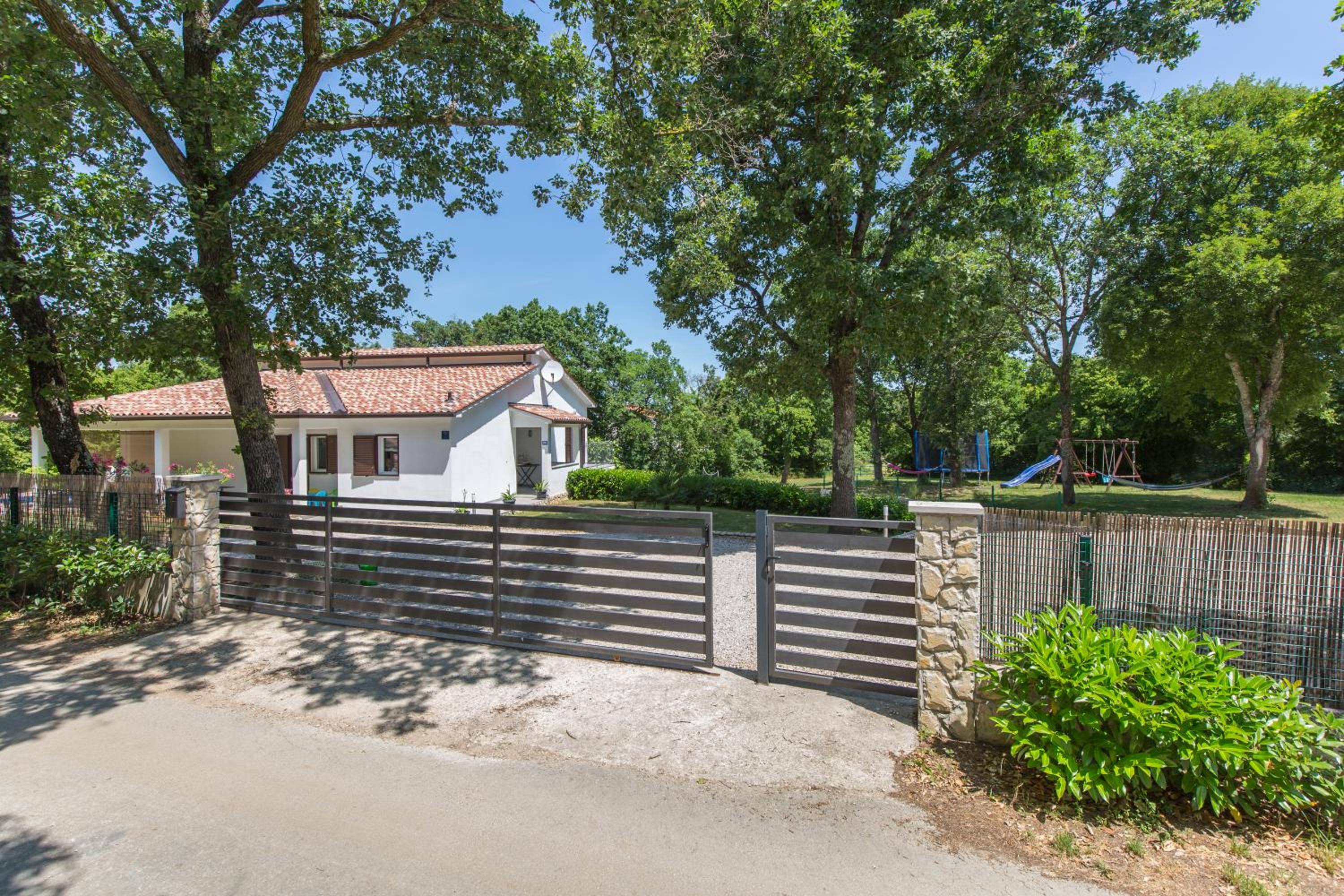 Holiday Home Rea view 4