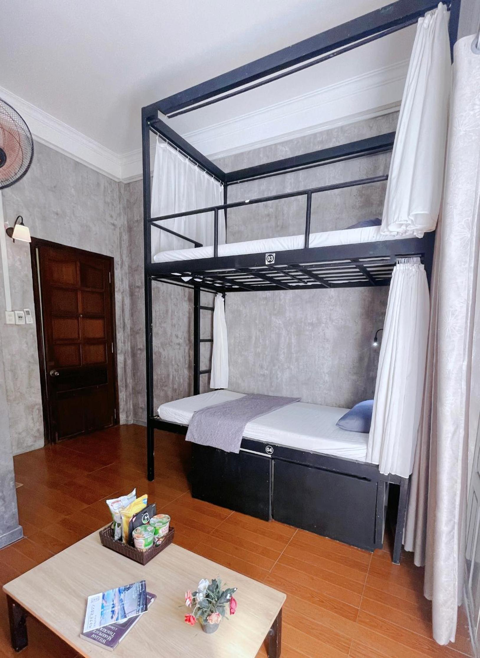 Amy Hostel Hue