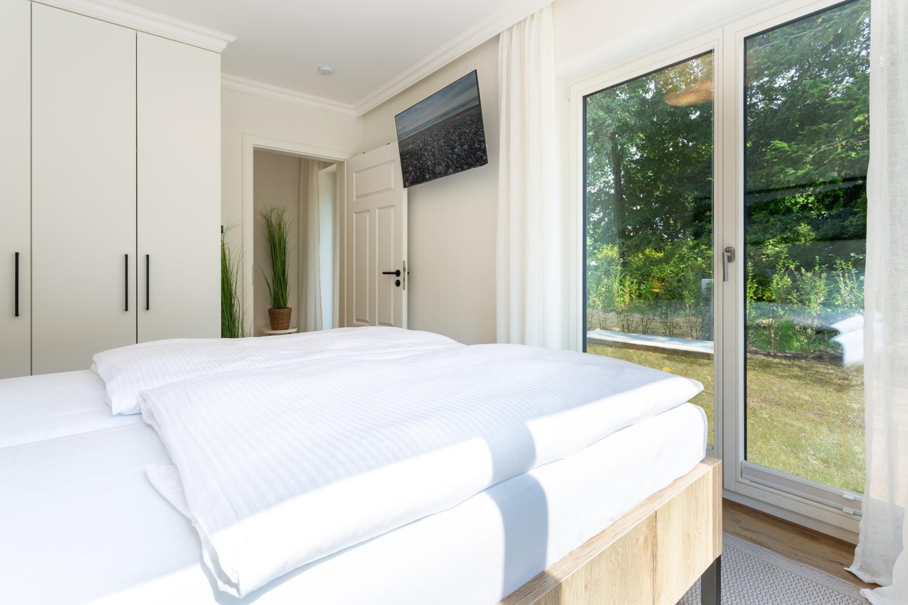 Villa Chloe Binz Appartements exklusiv in Top Lage mit Strandkorb am Strand