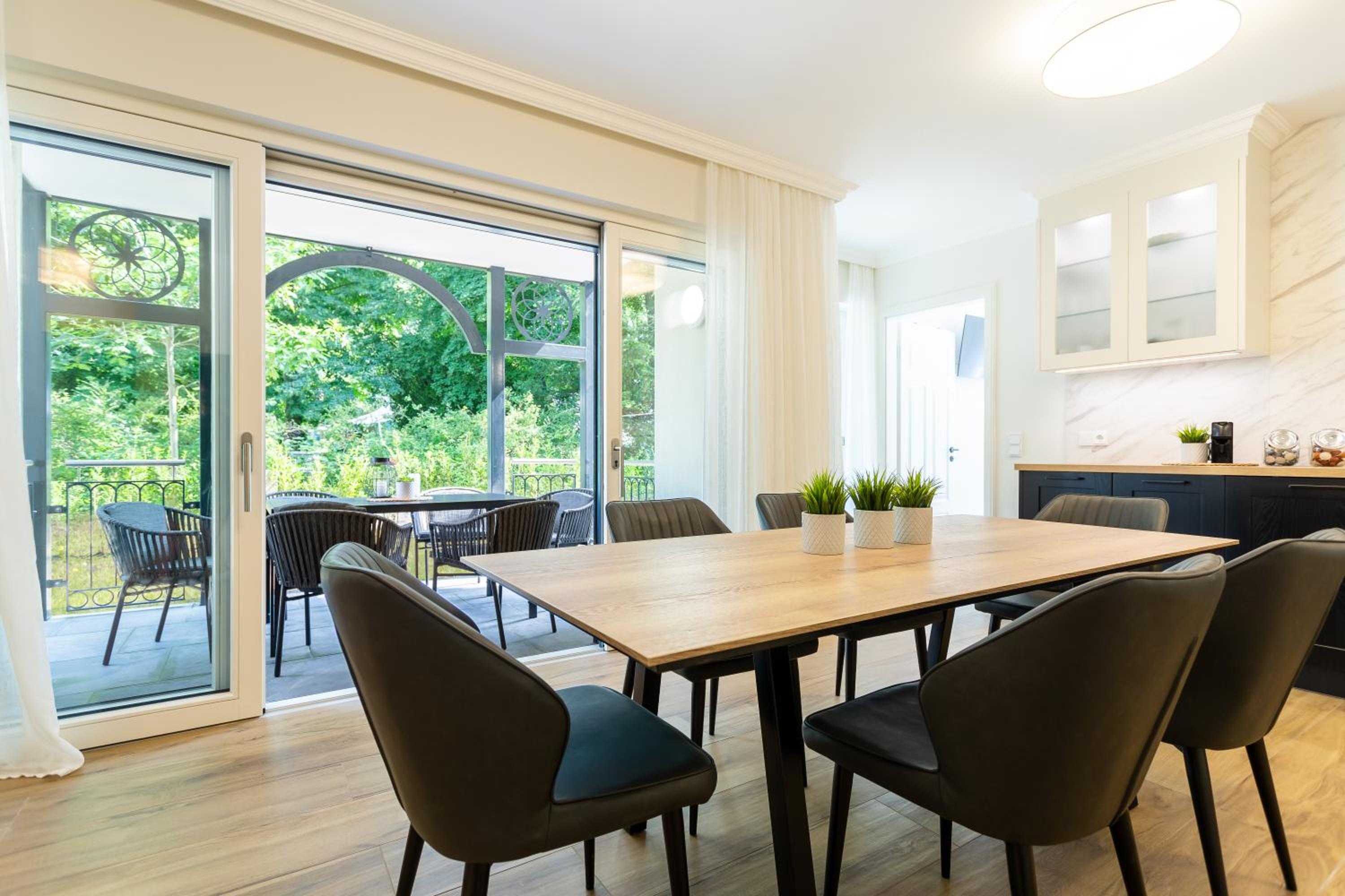 Villa Chloe Binz Appartements exklusiv in Top Lage mit Strandkorb am Strand