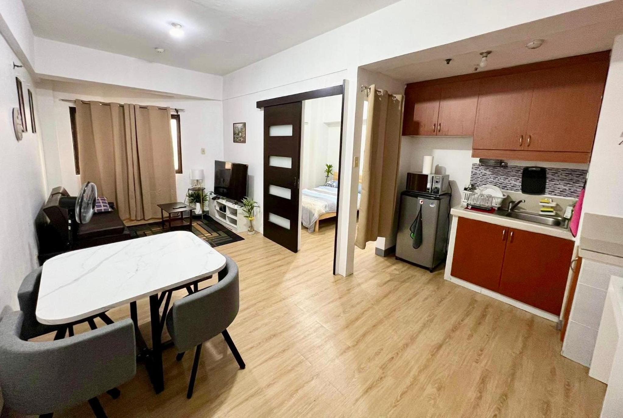 One Bedroom Condo in Eastwood Quezon City , Manila with Free fast wifi , view 3